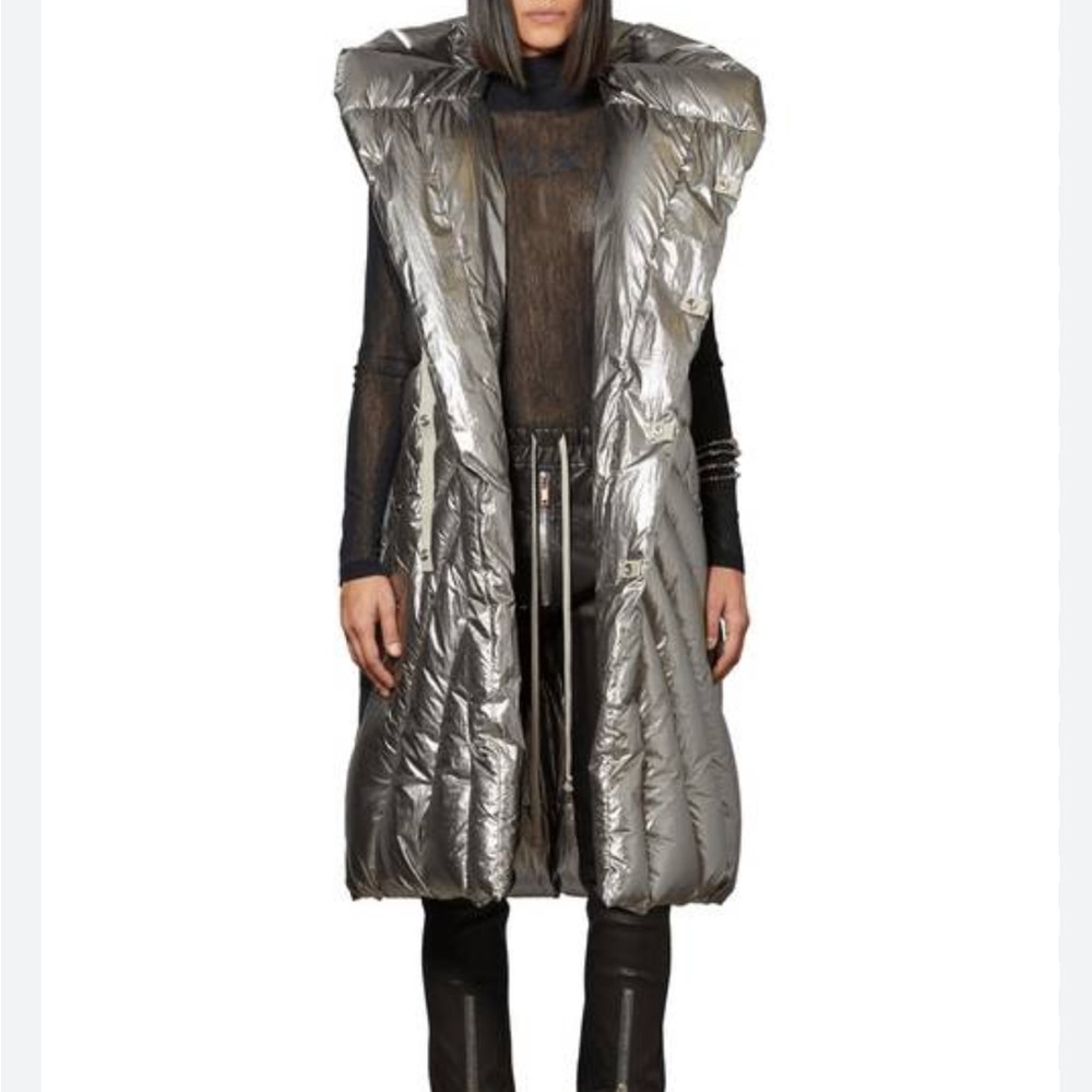 Rick Owens X Moncler Porterville Silver puffer long vest
With Hood